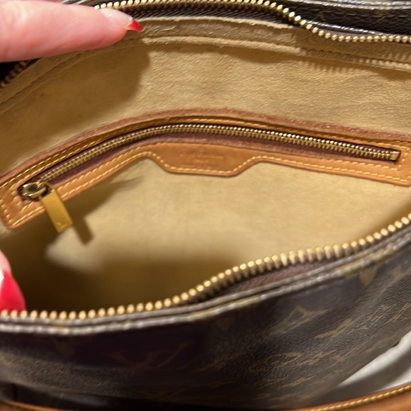 Louis Vuitton GM Loop Bag ~Authentic~ - Picture 6 of 16